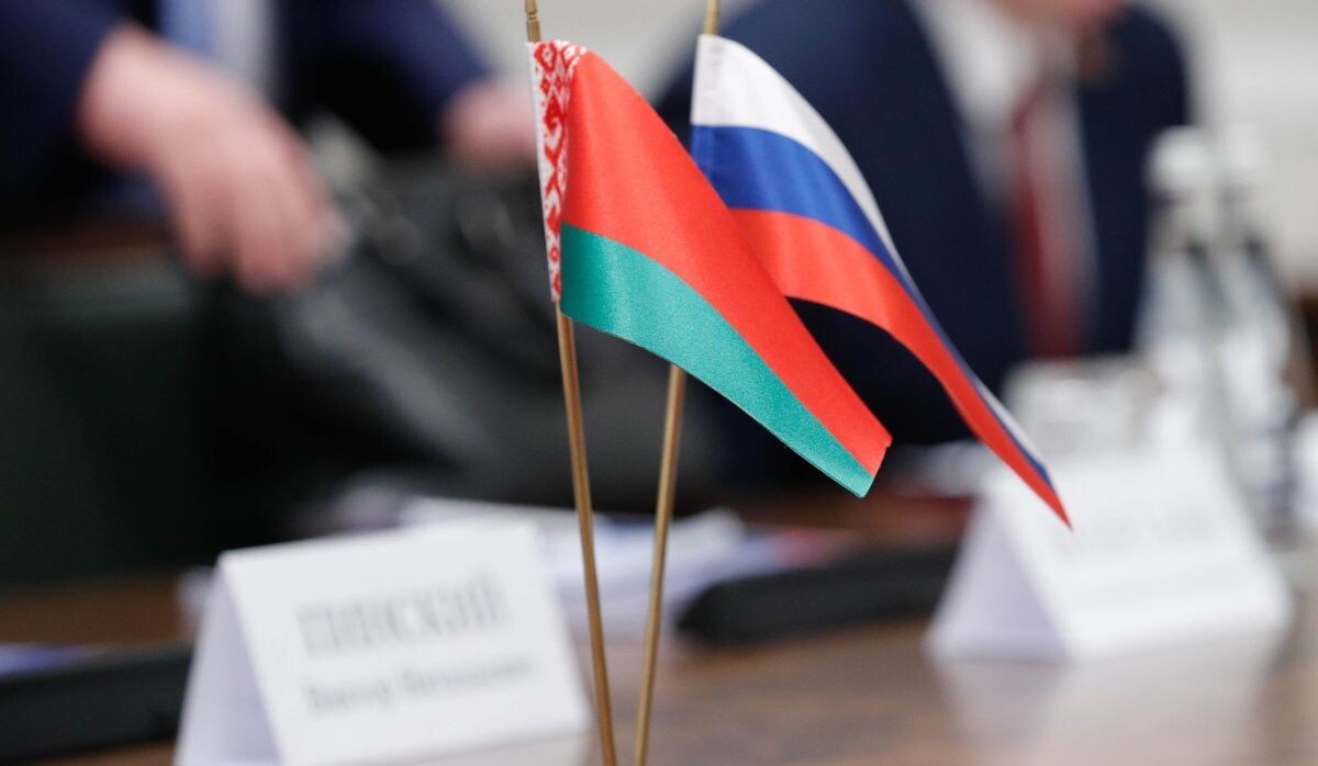     Флаги союзных государств. Источник: duma.gov.ru Автор фото: Пресс-служба ГД РФ