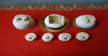 Служебные просфоры после литургии. Фото из открытого доступа