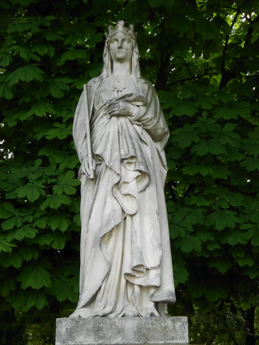 Памятник королеве Бланке Кастильской. Люксембургский сад, Париж.