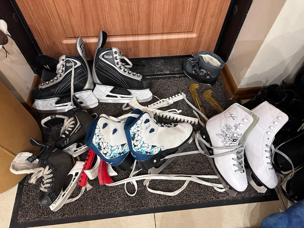 Коньки на сушке после очередной вылазки на каток) 