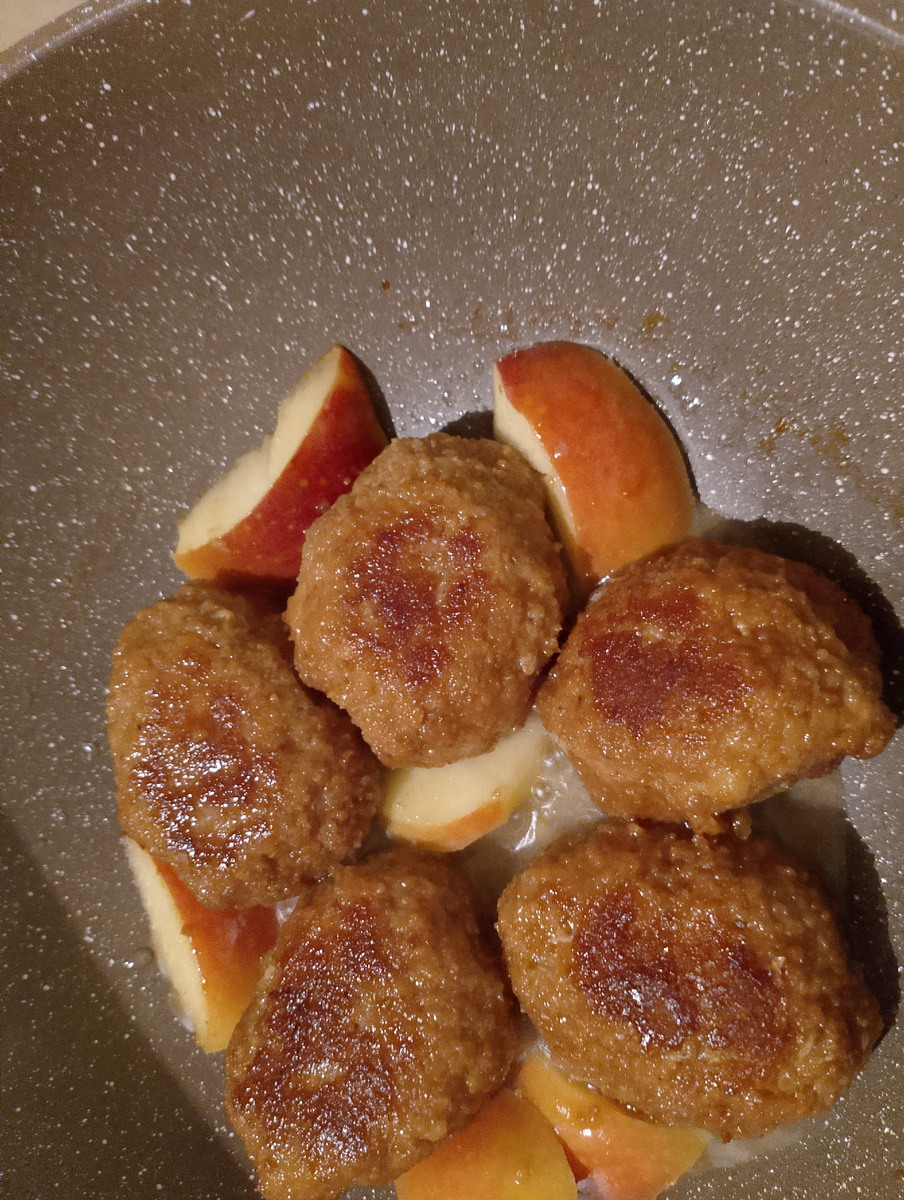 Котлетки из индейки с яблоками :) 