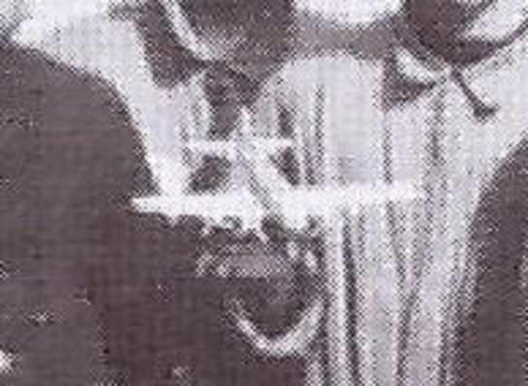 Большой четырехмоторный самолет - похож на "Летающую крепость".