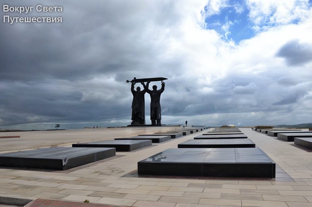 Монумент «Тыл — фронту»