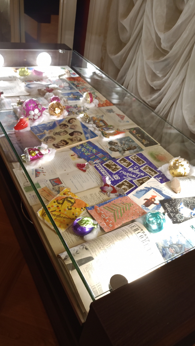 Во такой небольшой стенд вызвал у меня огромный восторг, ностальгию, нежность, душевный трепет и массу воспоминаний