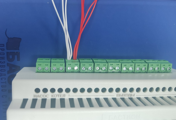 Соединить 4 сервопривода к одному выходу