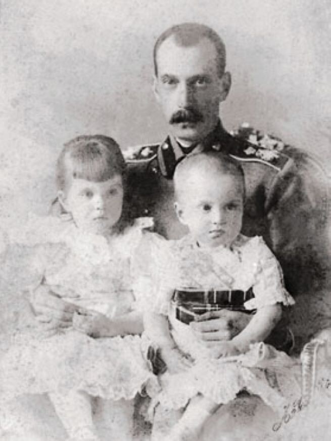Великий князь Павел Александрович с детьми - Марией и Дмитрием