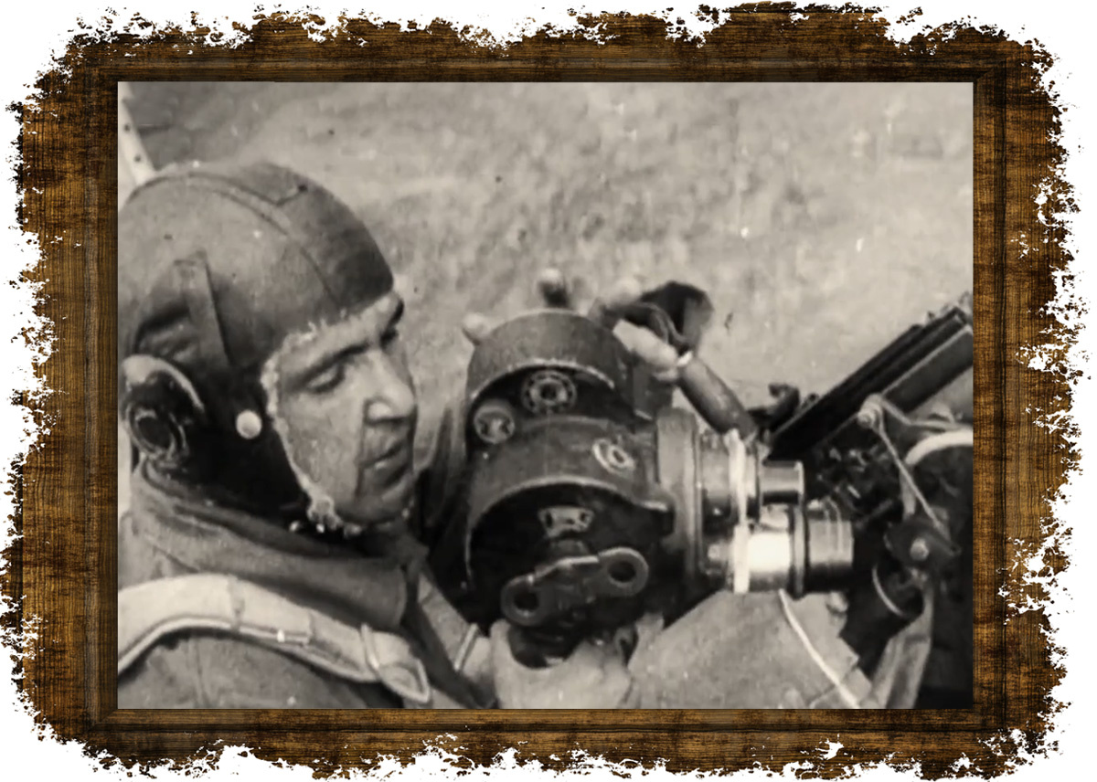 Борис Шер за работой во время войны. Фото в свободном доступе. 