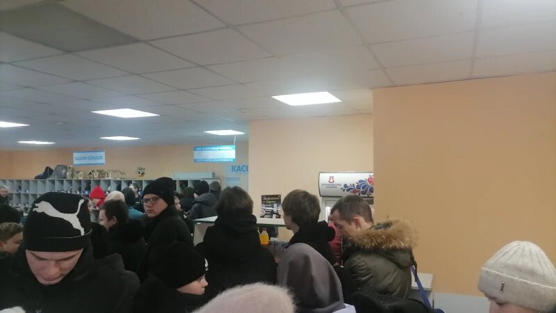     Очередь желающих покататься на коньках. altapress.ru