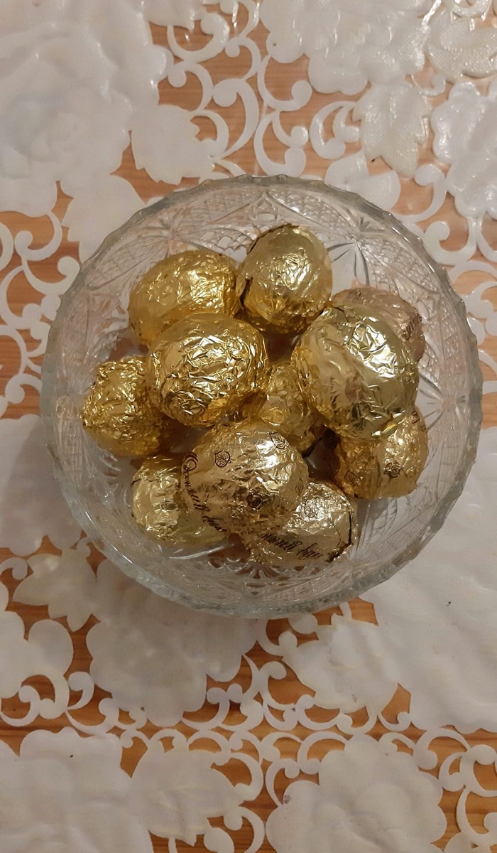 Фольга от конфет и грецкие орехи 