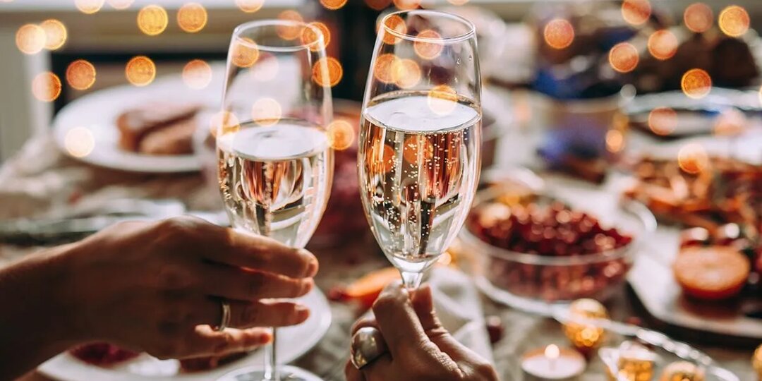 С чем пьют шампанское: лучшие и худшие гастрономические пары к игристому