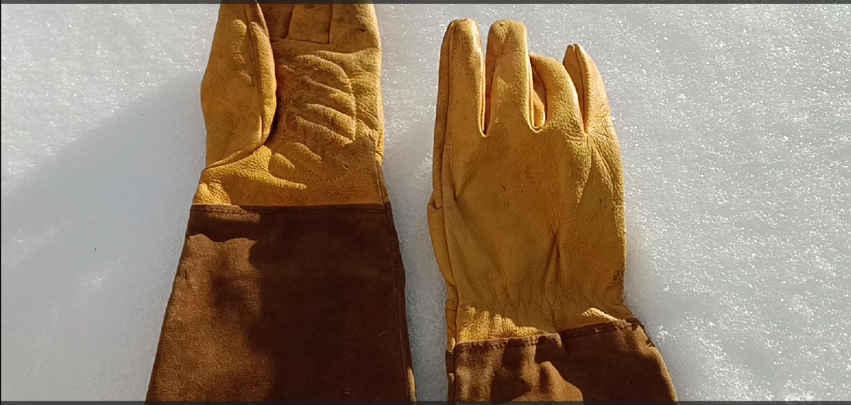 Такие перчатки не прокалываются шипами роз. Ваши ручки без заноз.