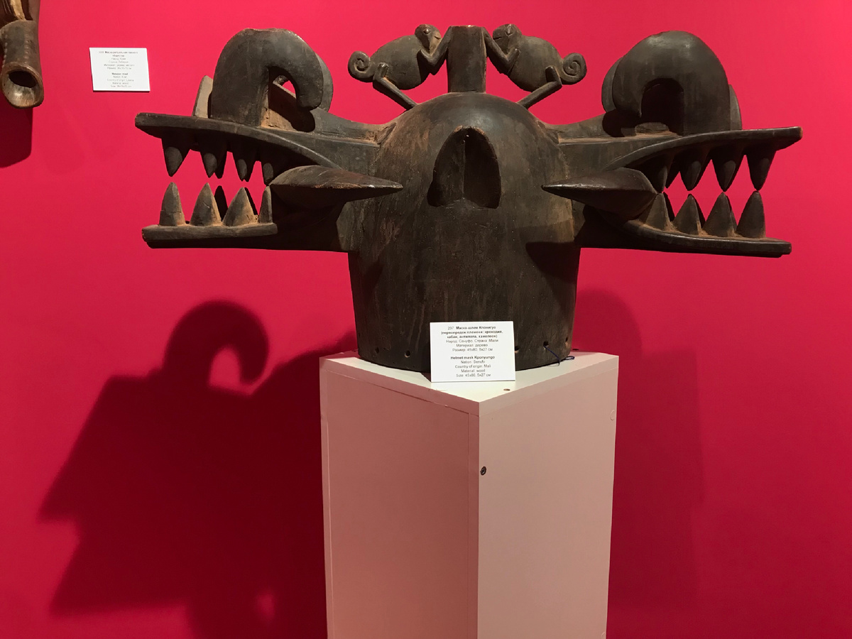 Это зверь-первопредок другого племени, но примерно так могли представлять себе и Кукумадеву. // На фото ритуальная маска народа сенуфо, Мали, изображающая первопредка: крокодил-кабан-антилопа-хамелеон