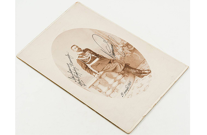   
 Фото: «Книжная полка»