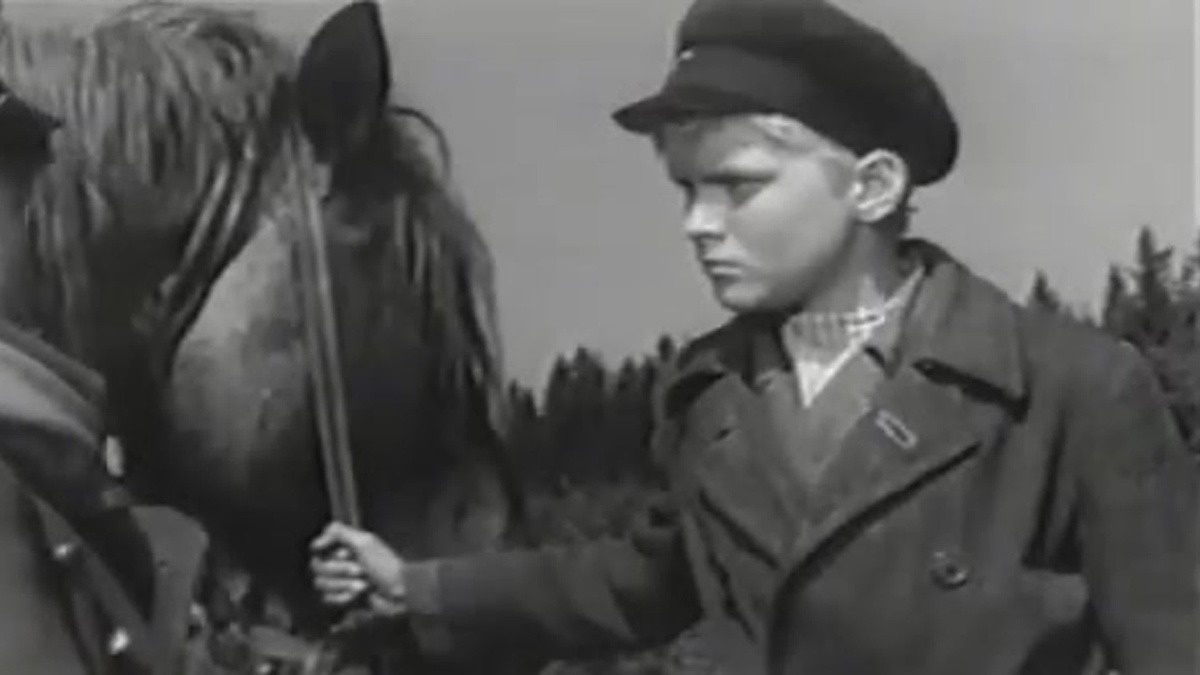 Борис в фильме "Мандат"