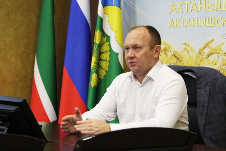    До 15 лет лишения свободы грозит руководителю исполнительного комитета Актанышского района Рустему Ильясову.   
Фото: aktanysh.tatarstan.ru