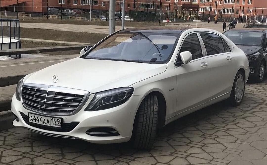 Авто певца.