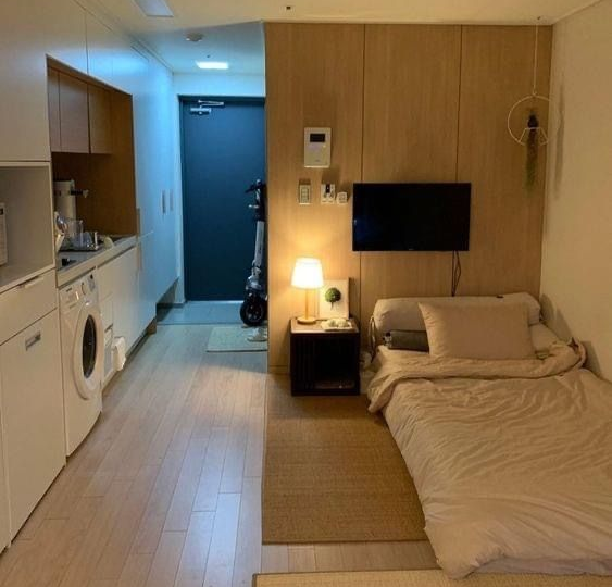 Молодёжь не сможет купить себе нормальную квартиру и будет ютиться вот в таких студиях. Как вместить всё?