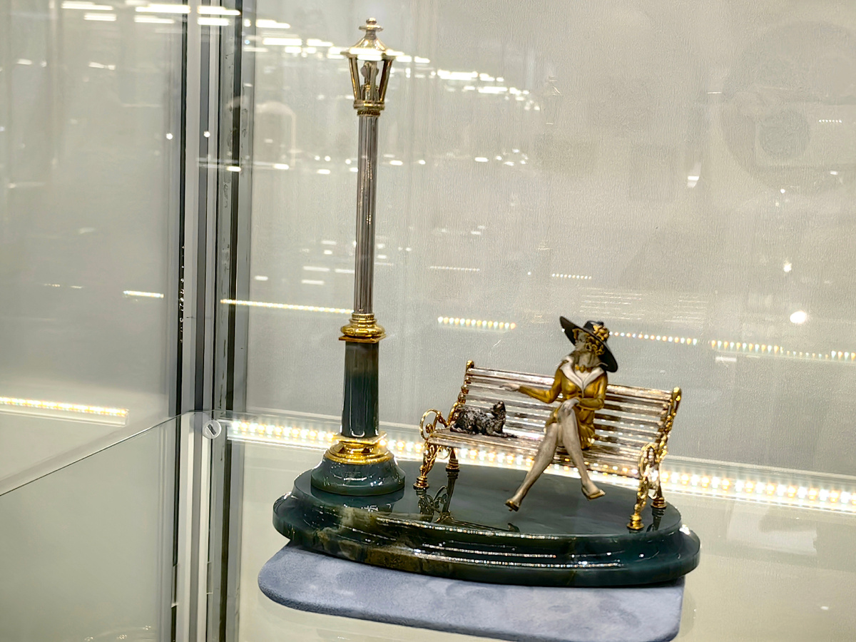 "Письменная принадлежность из коллекции "Летний город", автор М.С. Милютин, серебро 925, черный родий, нефрит, позолота, ограненный цитрин