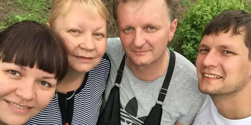    Ангелину поддерживают родители и родной братпредоставлено Консорциумом женских неправительственных объединений