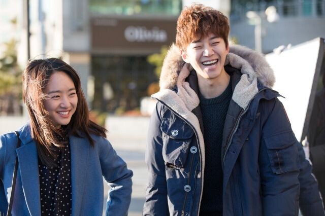 Кадр из дорамы. Главные герои