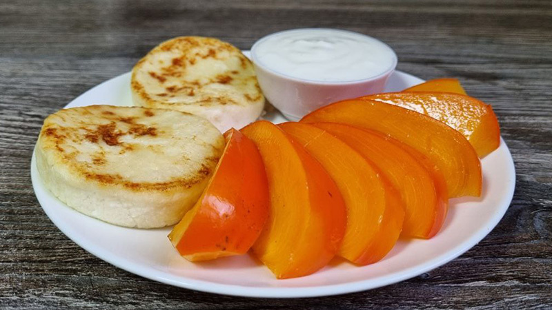 Хурма и сырники на полдник