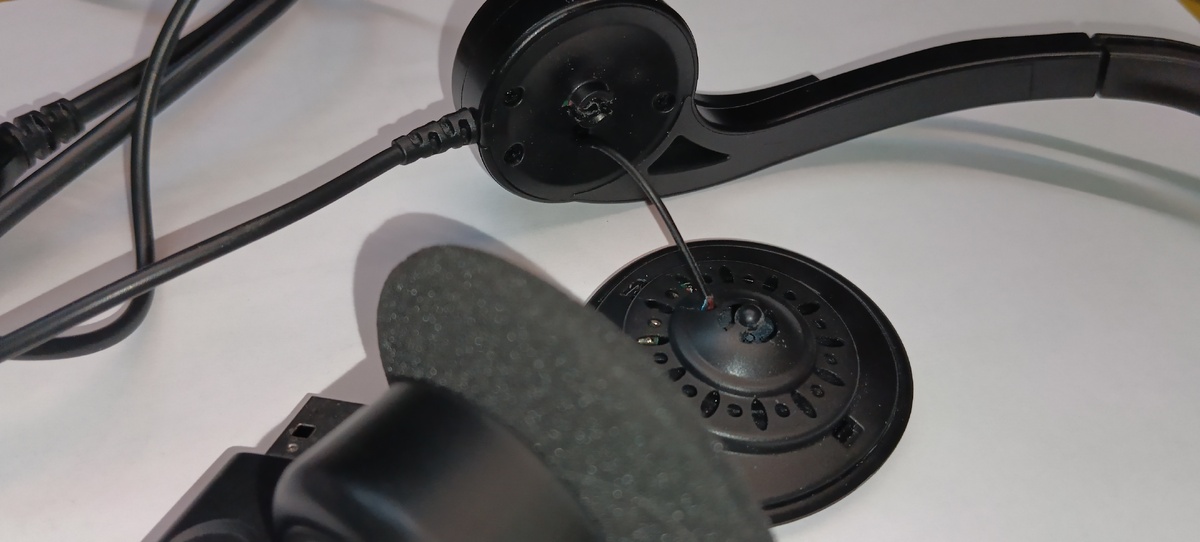 Рис.2 наушники "logitech". Динамик.