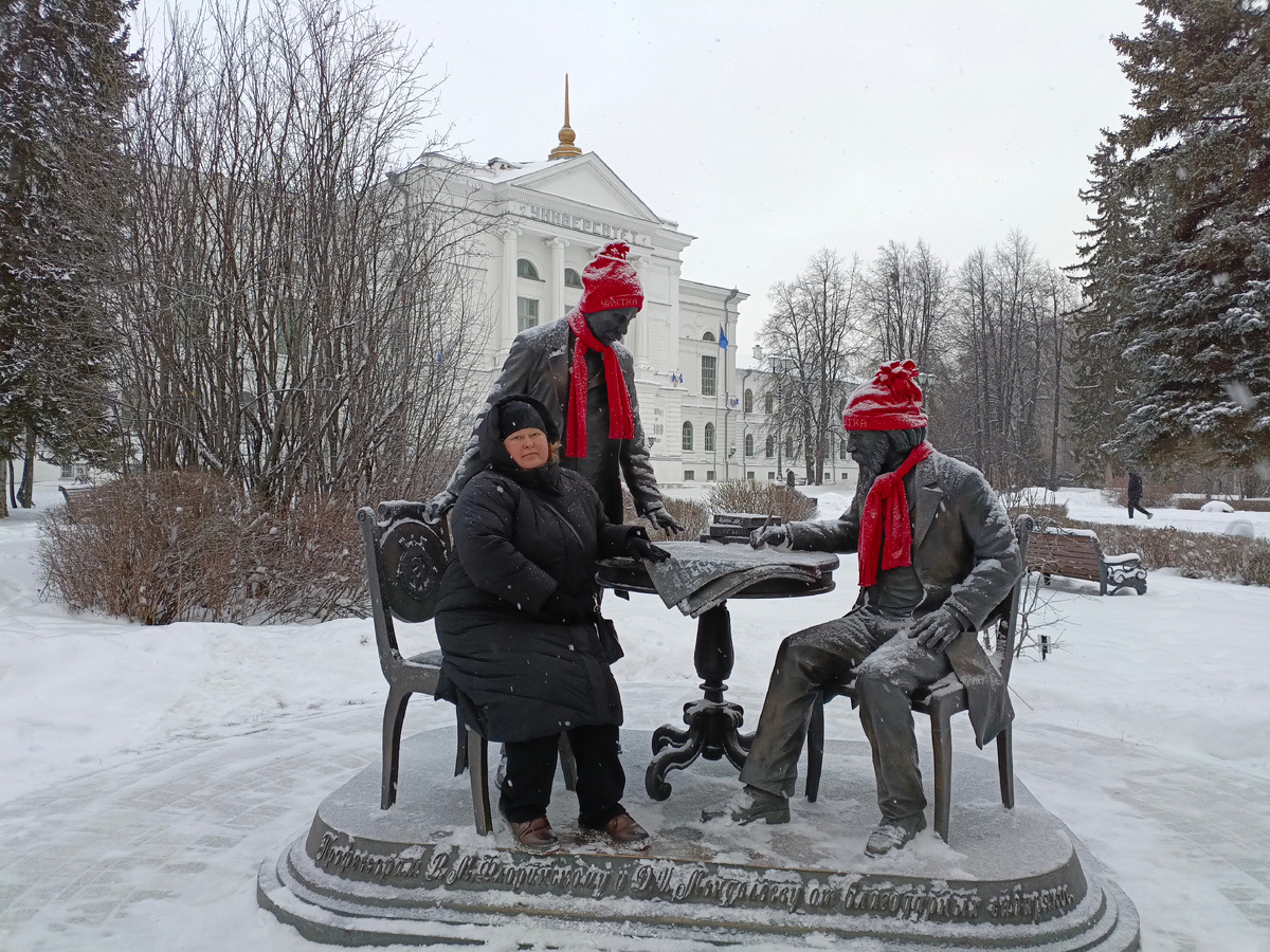 Памятник Профессорам В.М.Флоринскому и Д.И.Менделееву от благодарных сибиряков