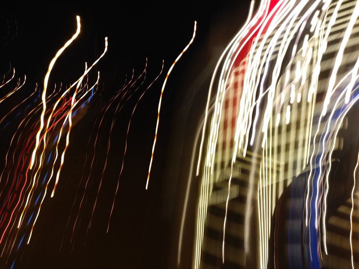 Это я получила лопатой от мужчины, разбрасывавшего соль