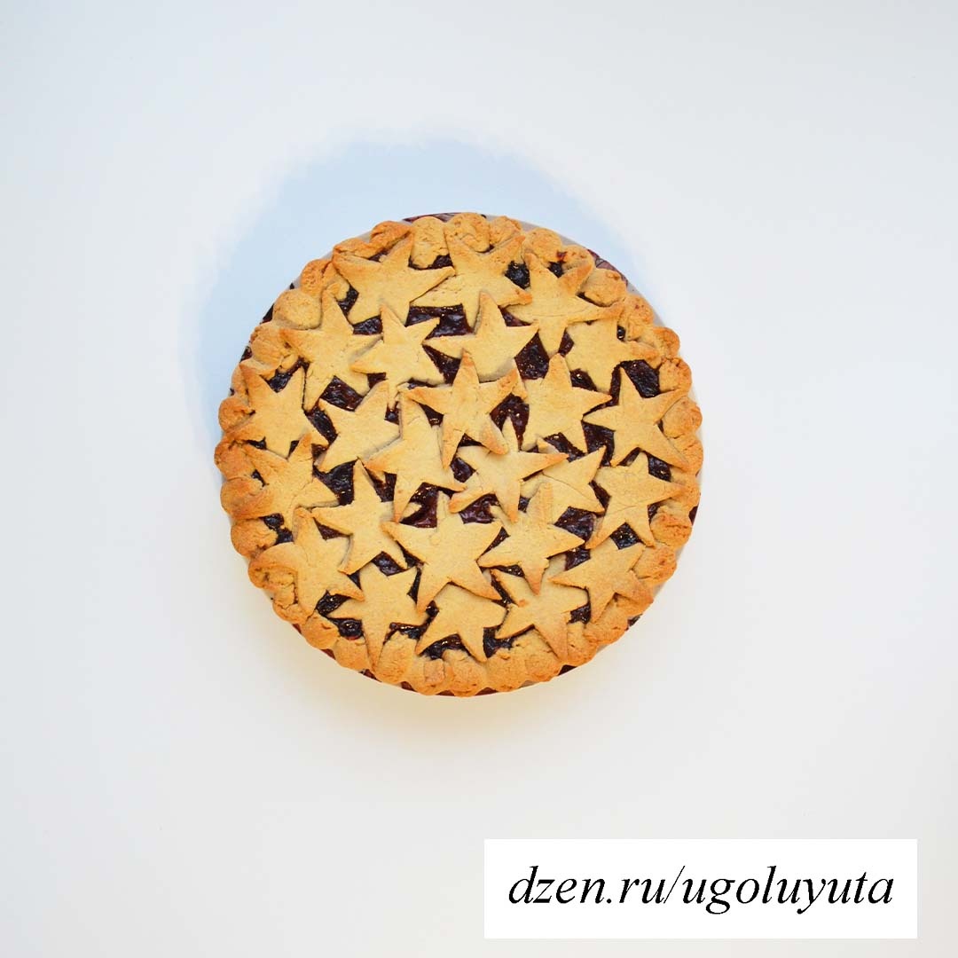 Пряный пирог с брусникой