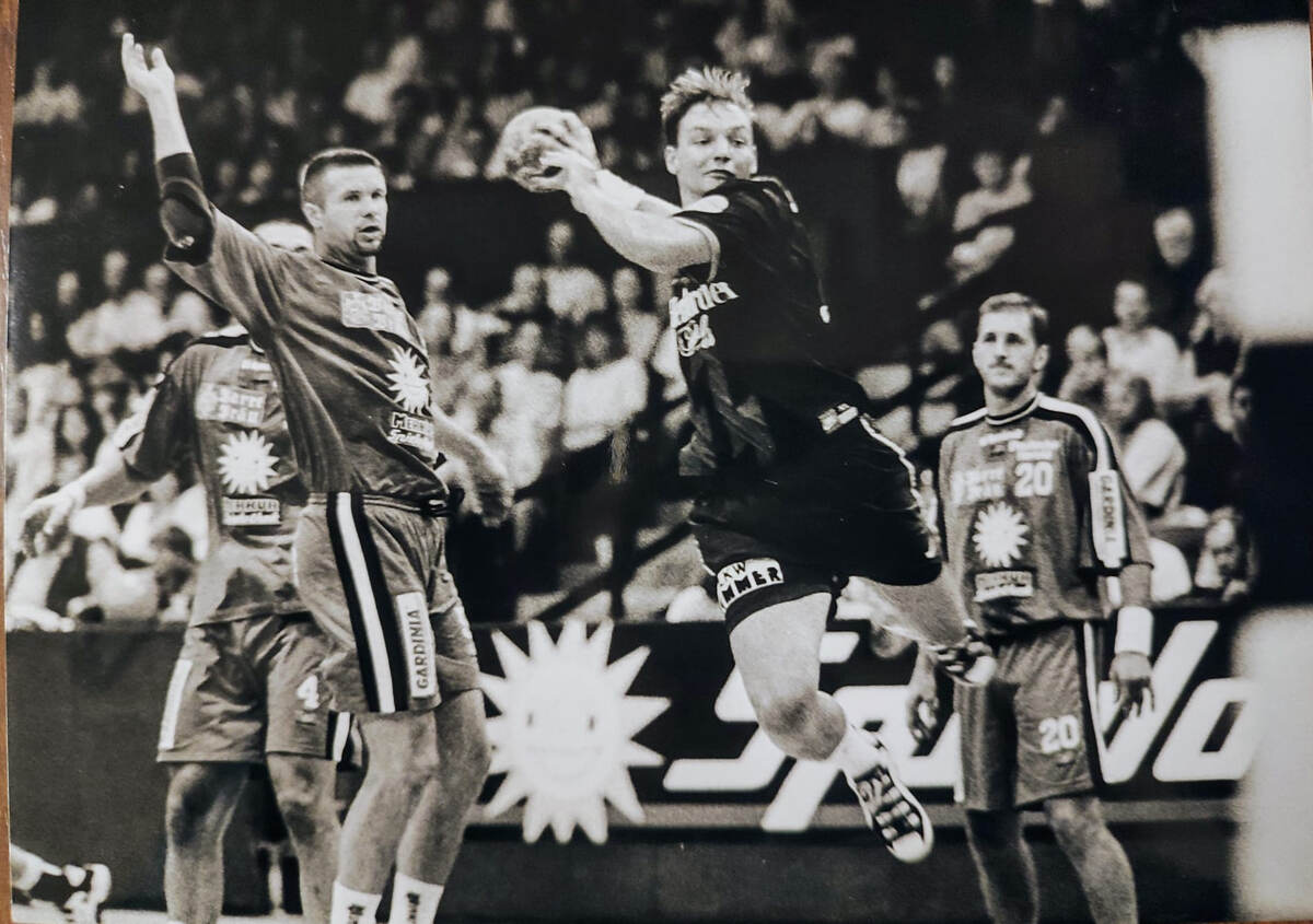    Гандбольную карьеру Андрей Синяк завершил в 2010 году