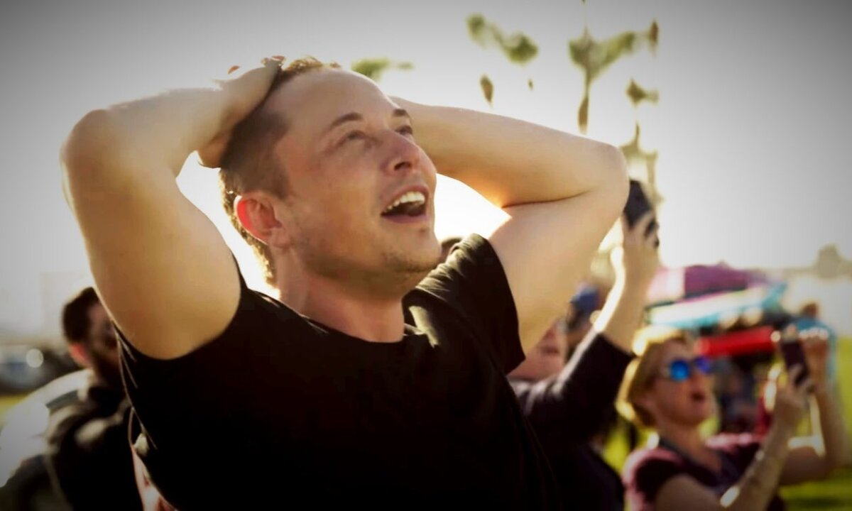 Комбо илон маск 22 августа. Илон маск. илон маск falcon heavy. илон маск мем. маск радуется.