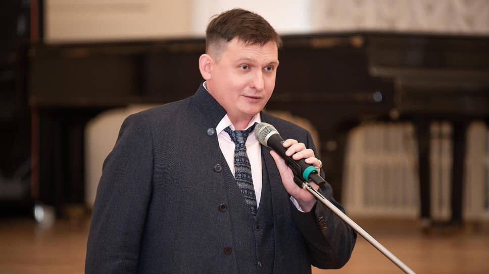 Генеральный директор Новгородского музея-заповедника Сергей Брюн услышал сетевых активистов и не дал строителям залить бетоном ценные древние грамоты.📷Фото: Новгородский музей-заповедник