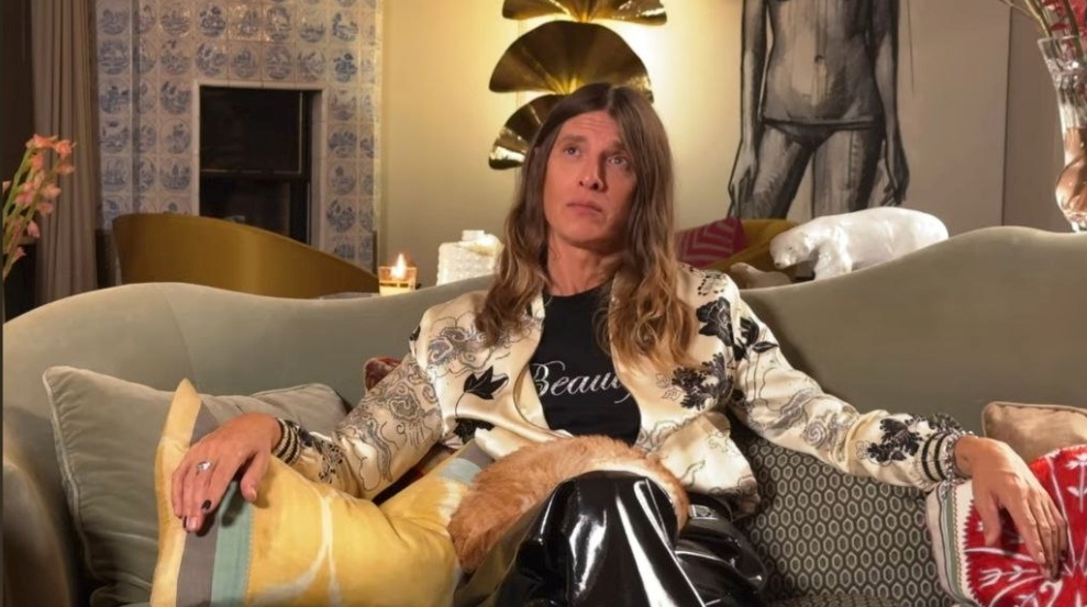 Влад Лисовец на интервью у Светланы Бондарчук, «Света вокруг света», выпуск 7 декабря 2024. 