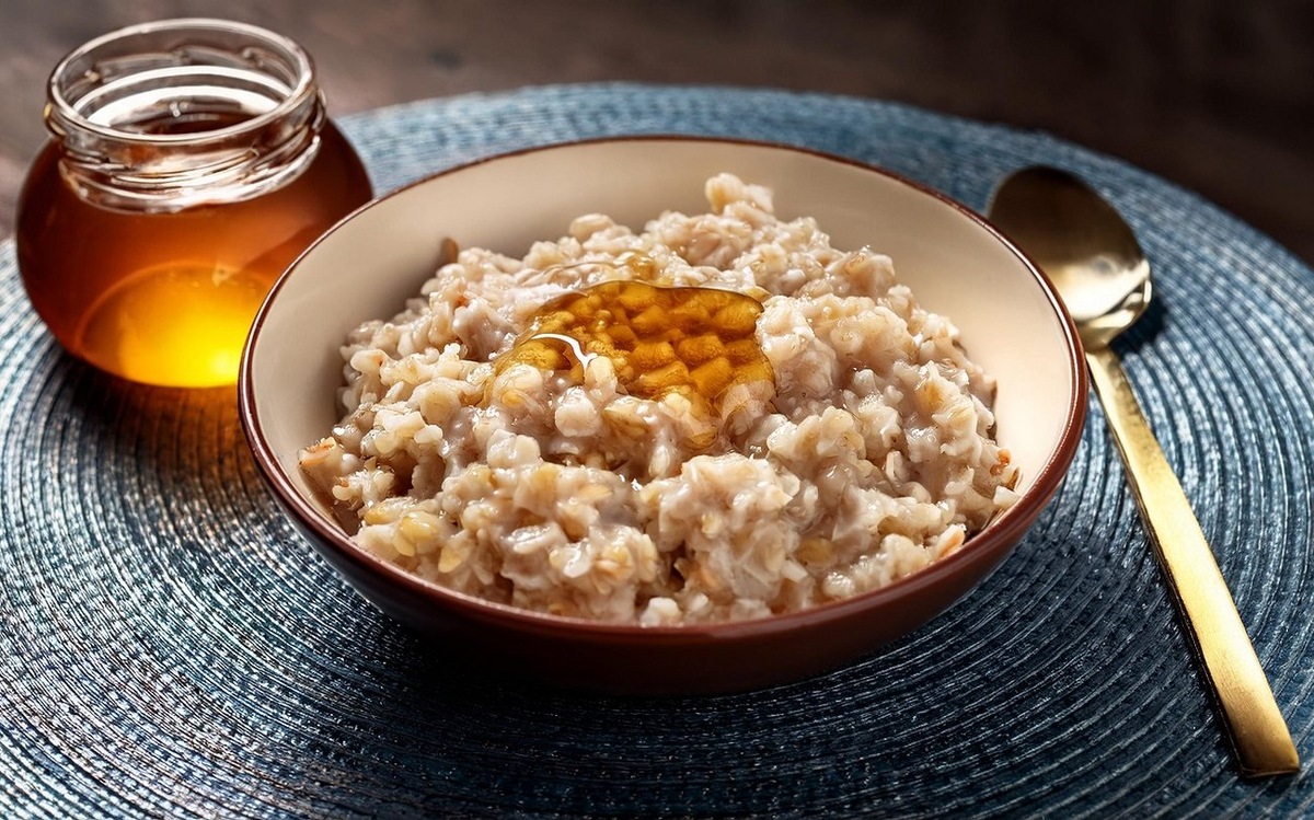 Овсяная каша будет не только полезной, но и необычно вкусной: попробуйте добавить эти ингредиенты / Фото: Pogovorim.by 