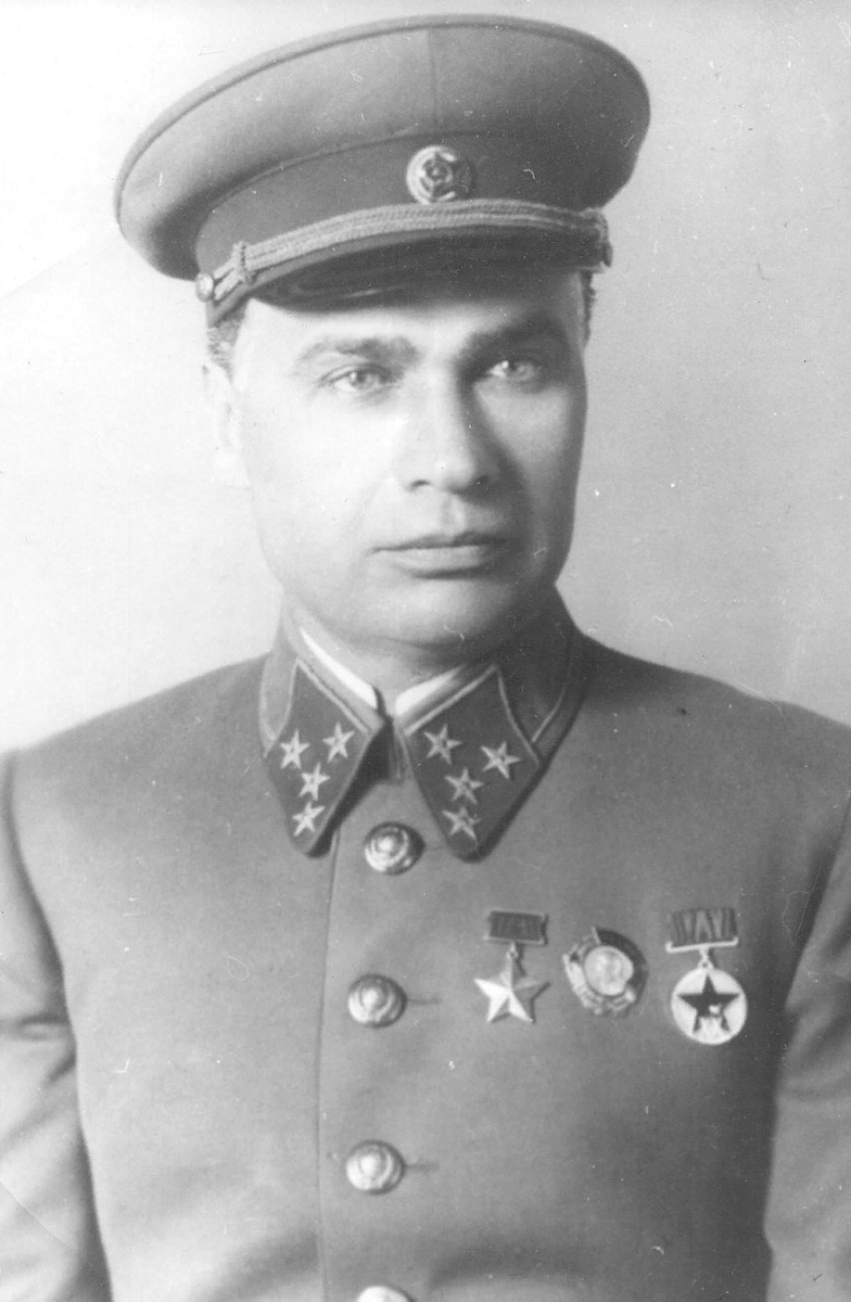 Командующий войсками КОВО генерал-полковник Михаил Петрович Кирпонос.