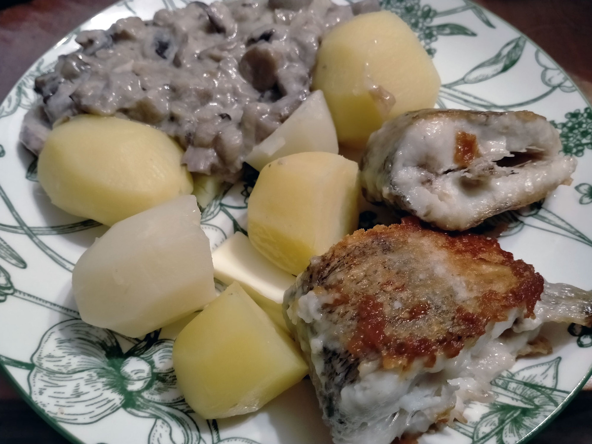 Грибы, картошка и щука