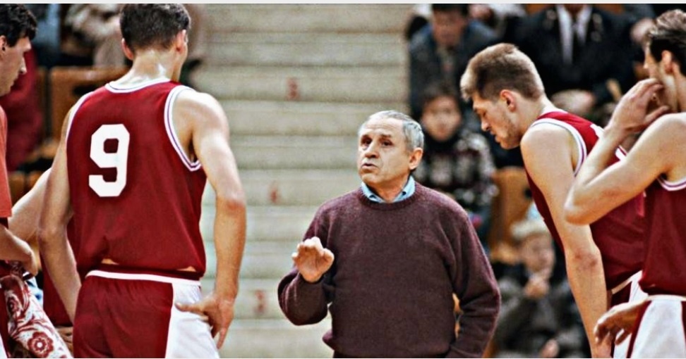 Кондрашин с командой.