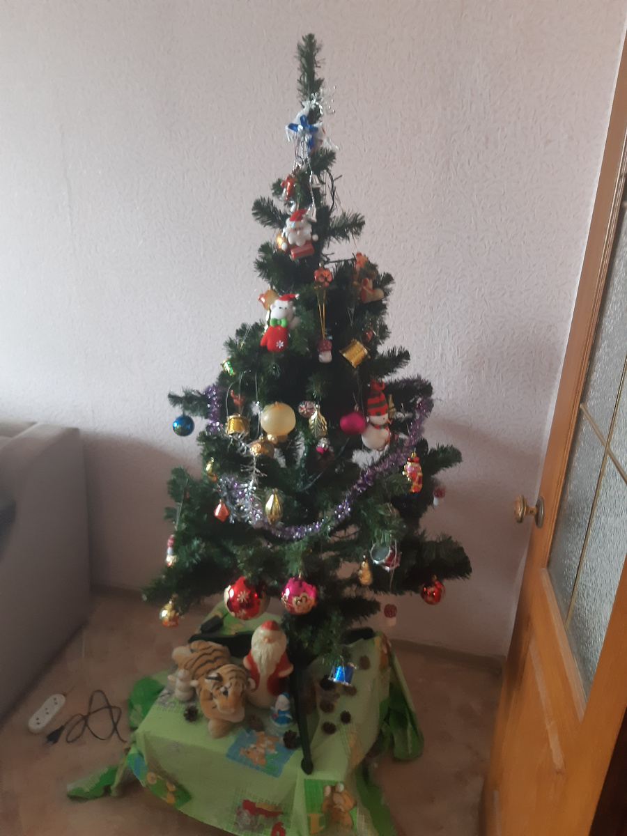 Ёлка в моей квартире для примера.ю