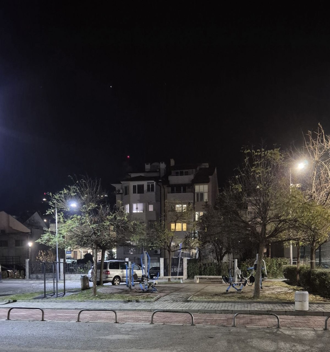 Какой снег? Как и не было ничего - там же у дома через день после снегопада.