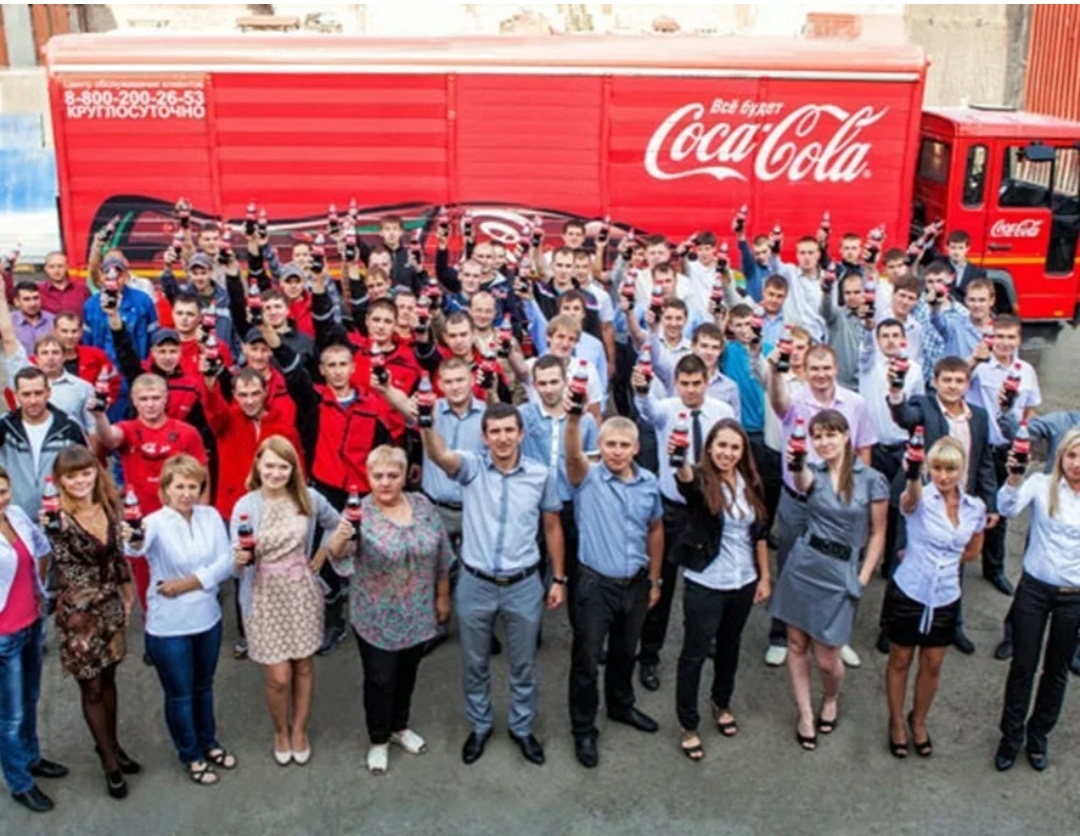 Украинская кока кола. Работа на кока колу. Работа на кока колу. Кока кола производство. Coca-cola.