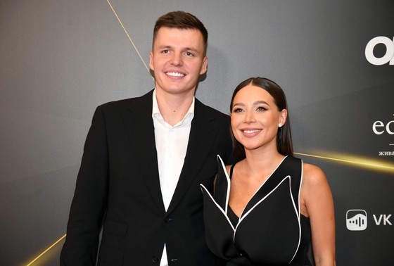    Артем Чекалин вместе с блогером Лерчек (Валерия Чекалина)