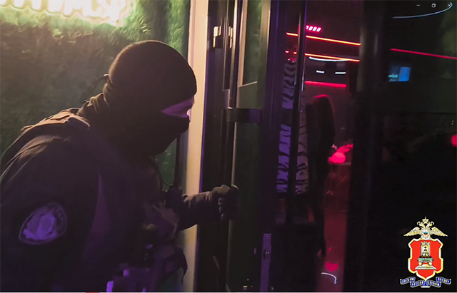 В Твери прошел рейд полиции и Росгвардии по ночным клубам: искали нелегалов