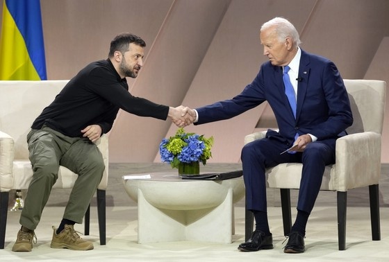    Джо Байден и Владимир Зеленский