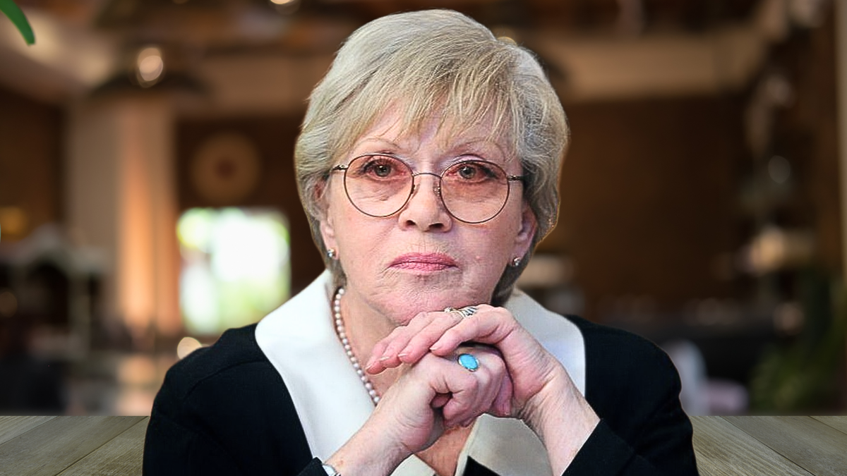 Алиса Бруновна Фрейндлих - советская и российская актриса театра и кино, певица. 