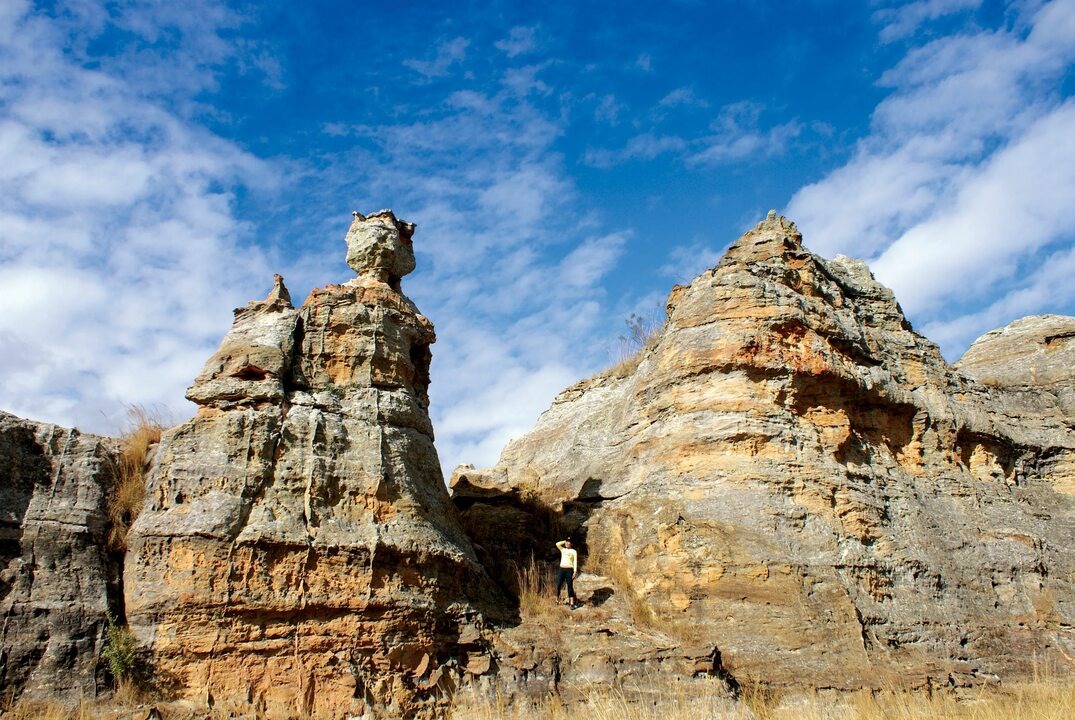 Скала причудливой формы в парке Исалу.