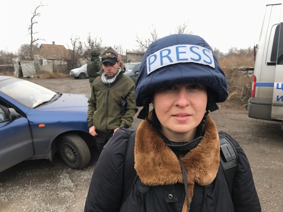 На фото: Наталья Макеева на разведении сил и средств, ДНР, село Петровское, 9 ноября 2019 года.    