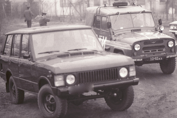 УАЗ оказался круче Джипа... Потому что, от ВАИ не уйдёшь! :)