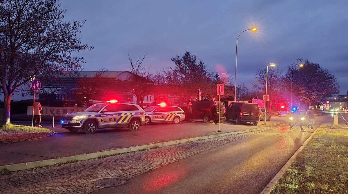 фото с сайта krimi-plzen - оцепили кампус