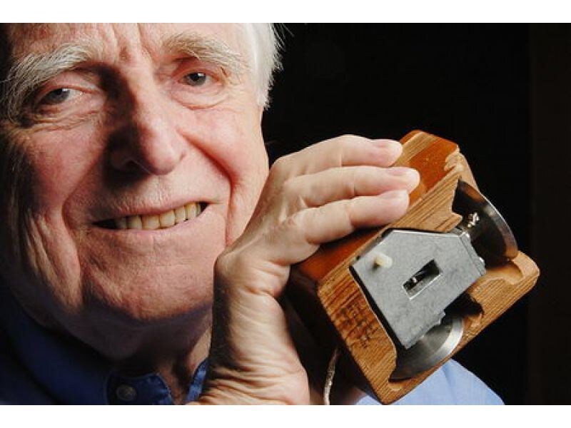 Дуглас Карл Энгельбарт. Источник: it.belstu.by