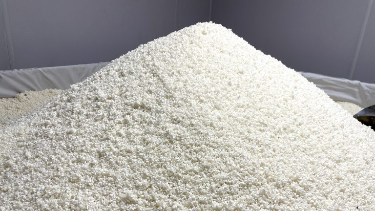 Кодзи — важный ингредиент многих продуктов, включая сакэ.